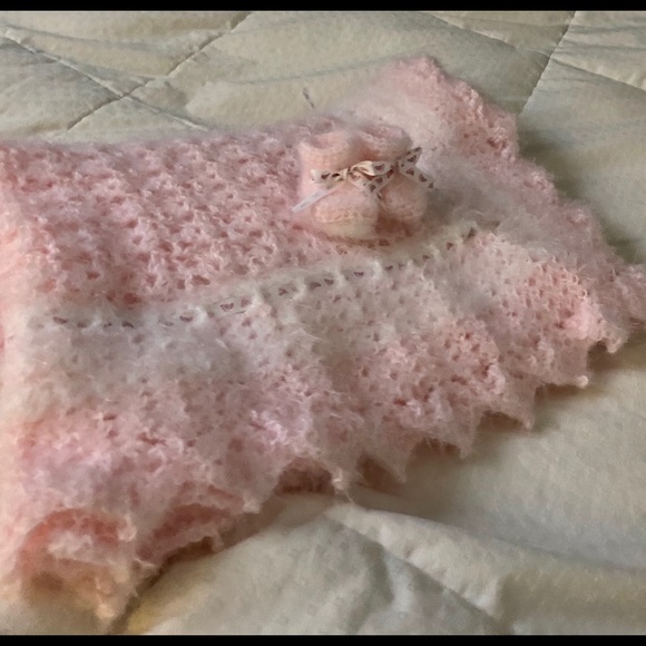 Pink heirloom baby afghan soo soft and beautiful - Picture 2 of 8
